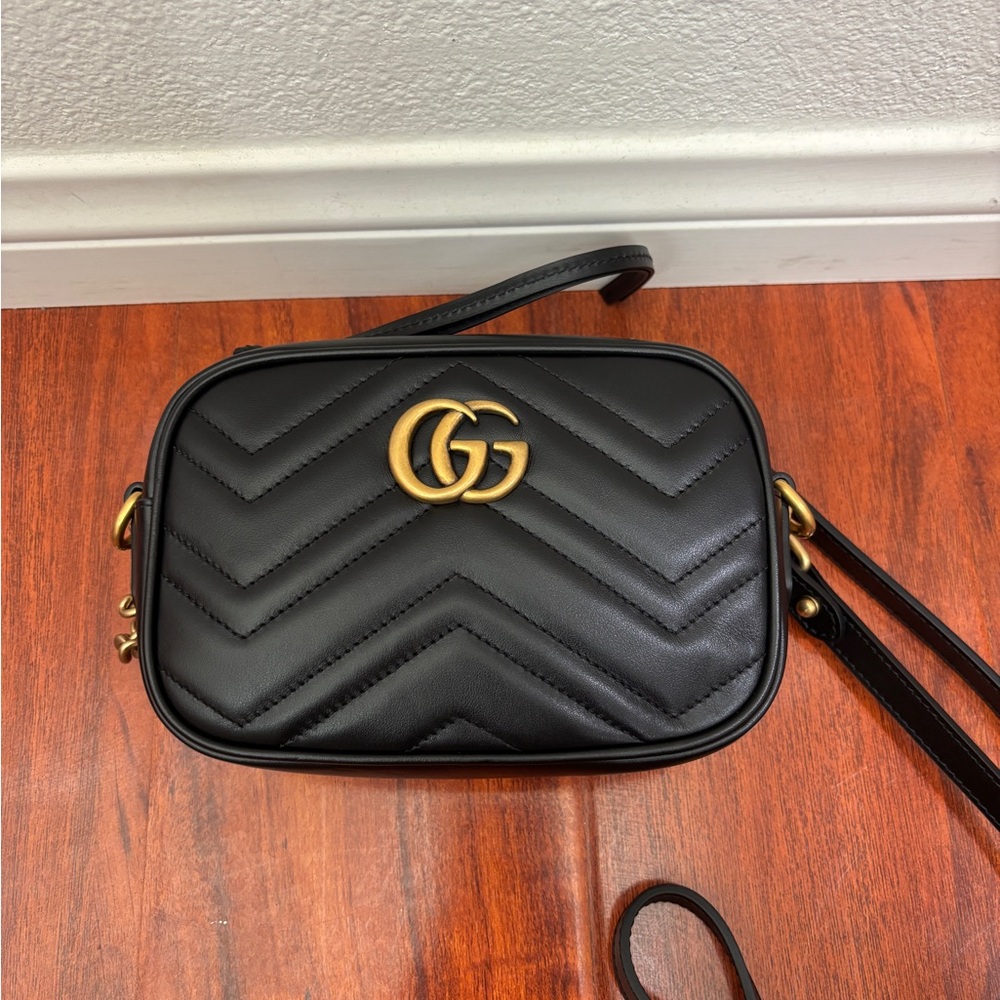 (GUCCI) GG Marmont Mini Crossbody Bag